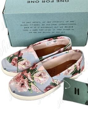TOMS Kids Floral / Sky Blue Alpargata-Style Classic “V” Canvas Slip-Ons size Y13